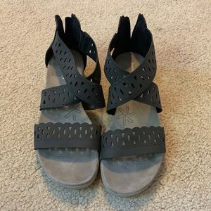 Bare traps Sandals